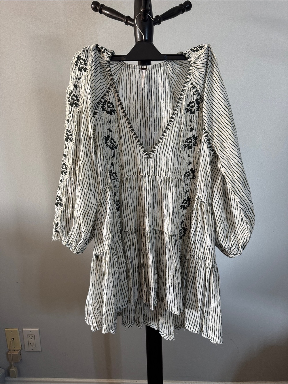 Women's Black & White Embroidered V-Neck Peasant Top